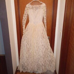 1960s BRIDAL GOWN Wedding Dress Ivory Lace w Train Full Skirt Sz Small